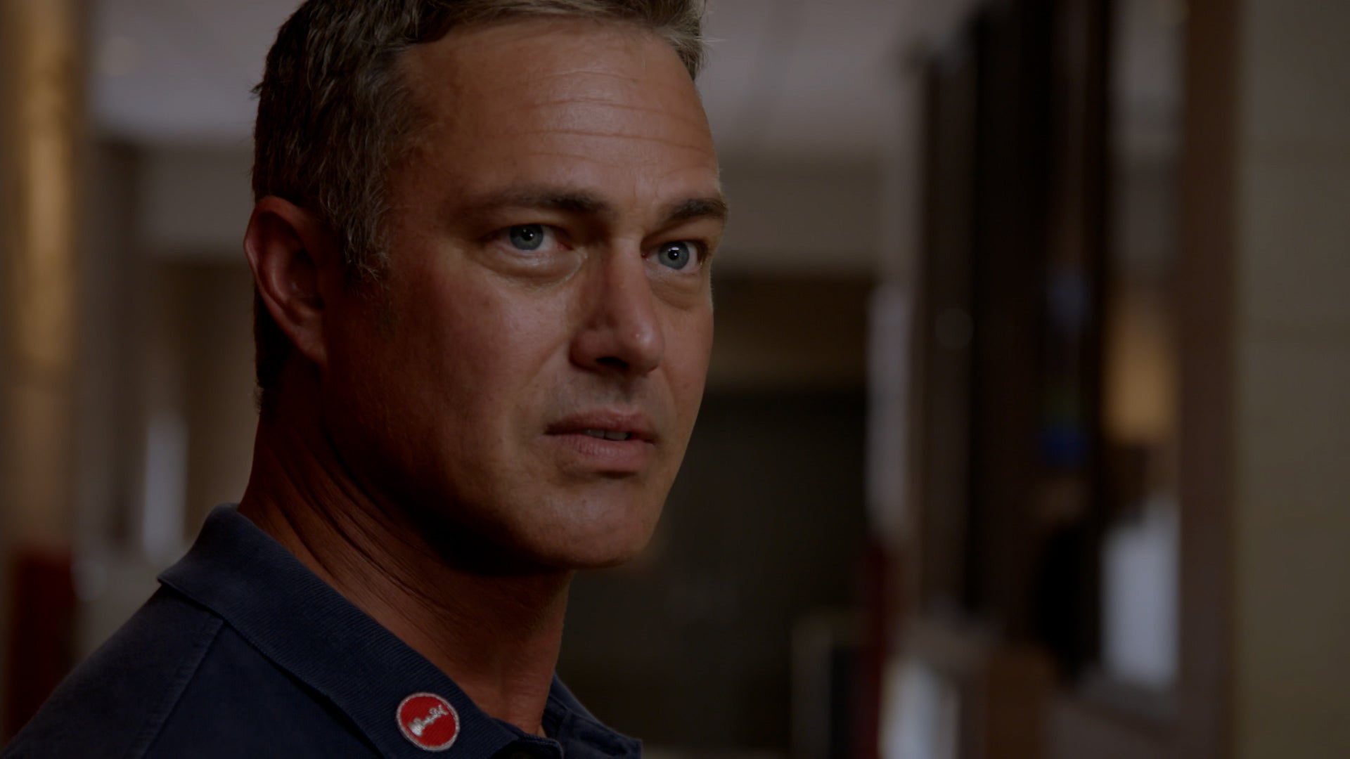 شيكاغو فاير الموسم 14 الحلقة 1 تحطيم الأبواب