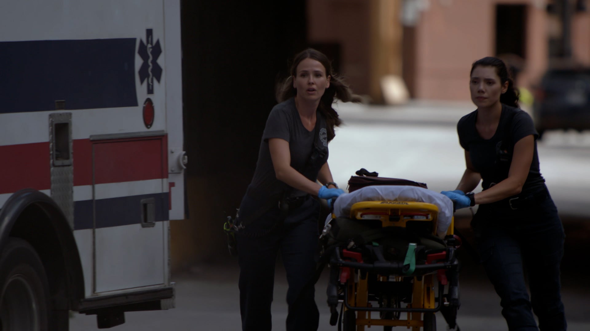 شيكاغو فاير الموسم 14 الحلقة 3 في الدم