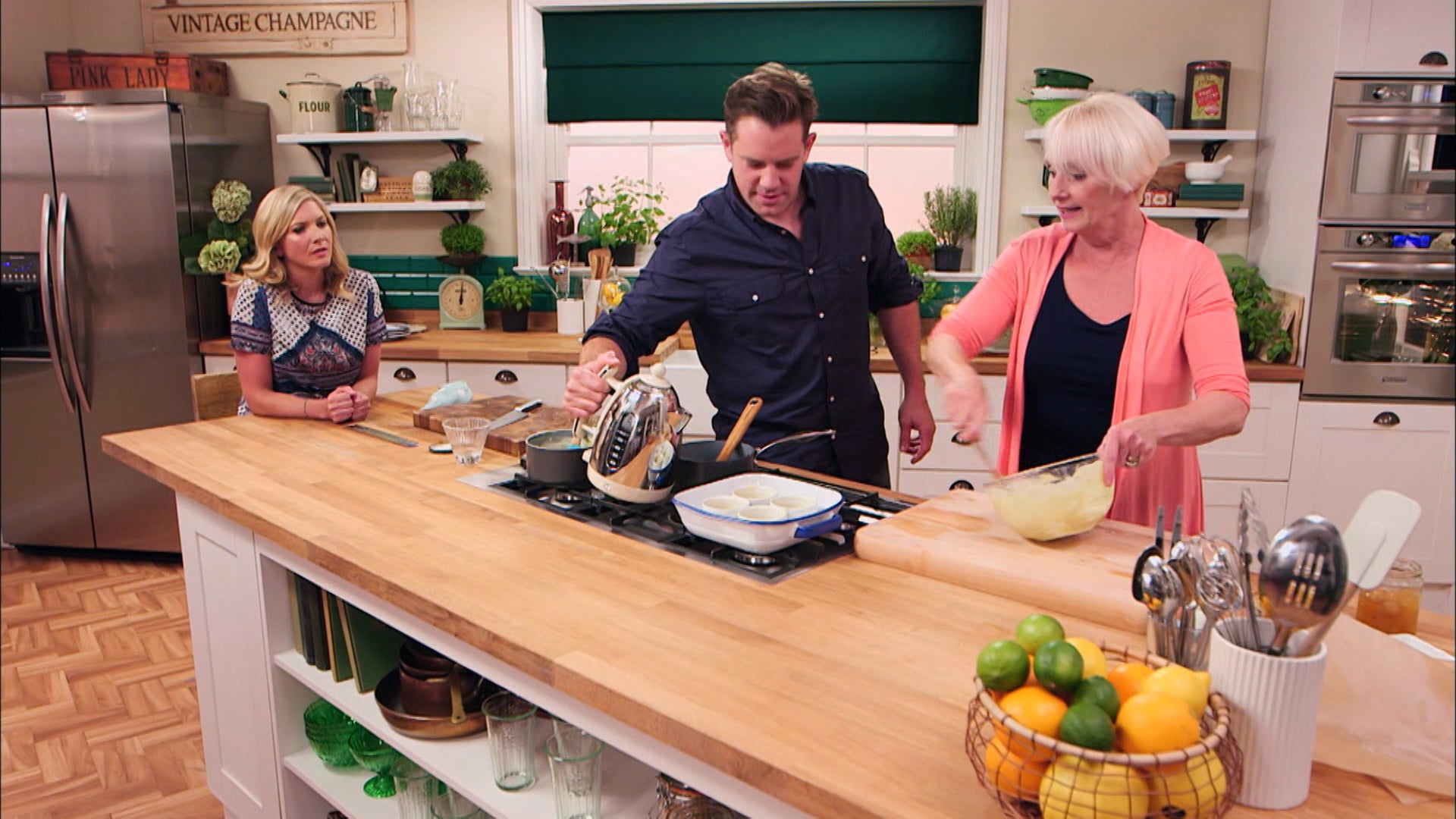 ذا بيغ إيت ويذ مات أند ليسا الموسم 1 الحلقة 4 صنداي لانشيز ويذ ليزلي ووترز