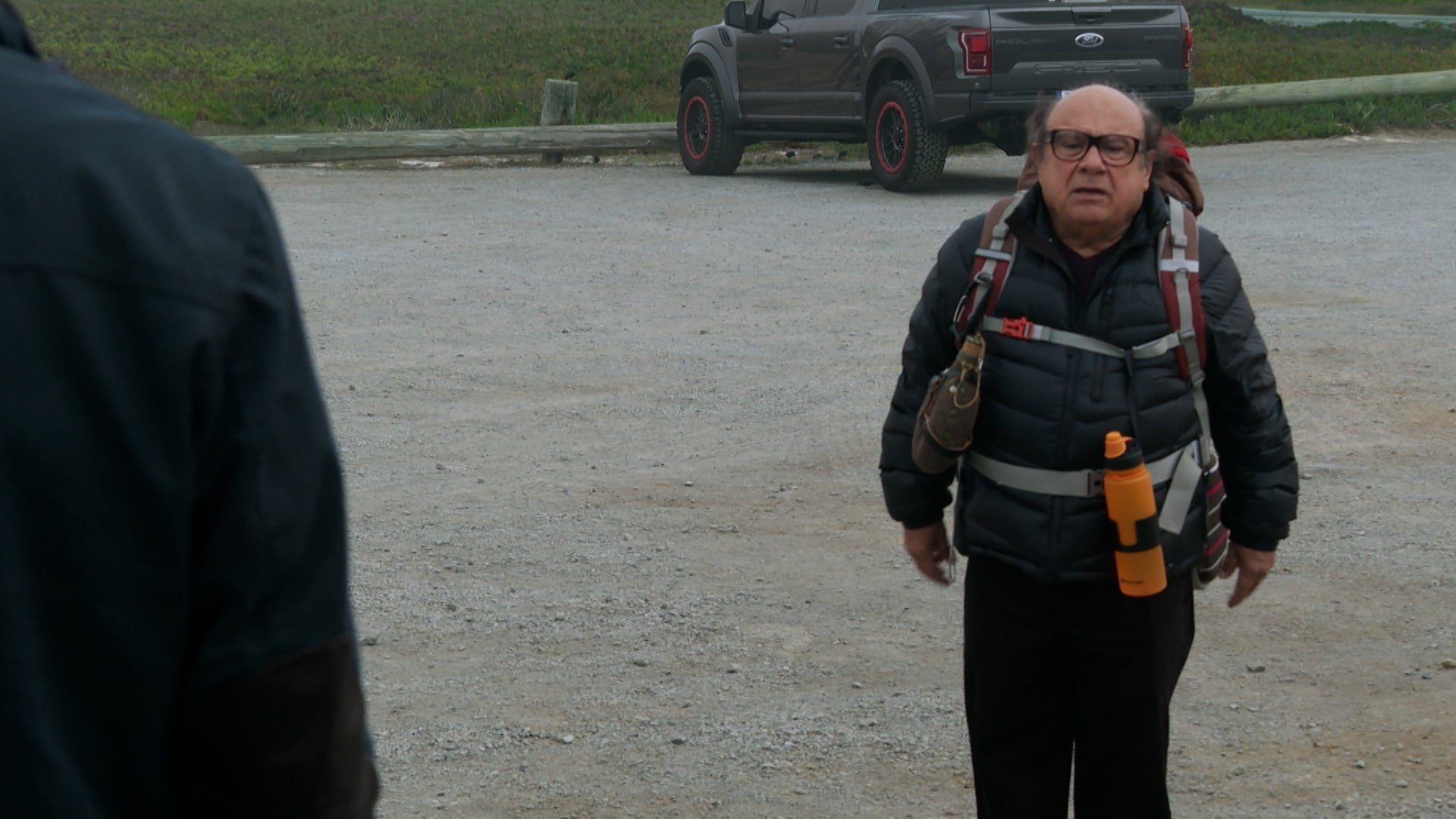 إتس أولوايز ساني إن فيلادلفيا الموسم 15 الحلقة 8 ذا غانغ كاريز ايه كوربس اب اي ماونتن