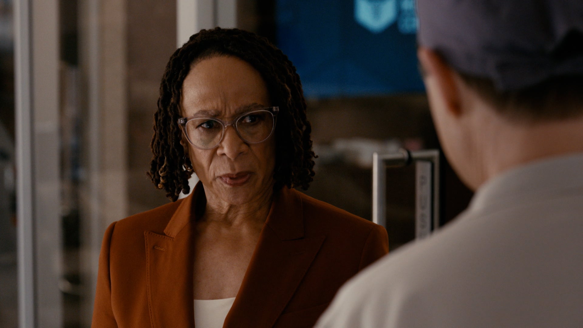 شيكاغو ميد الموسم 11 الحلقة 13 القرار، الجزء 2