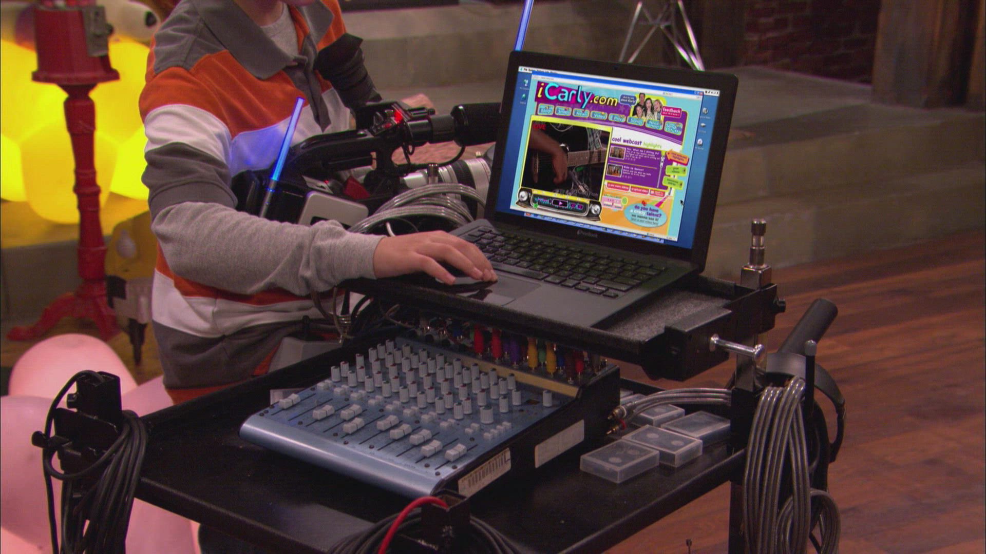 iCarly الموسم 1 الحلقة 19 آي كارلي سيفز تي في