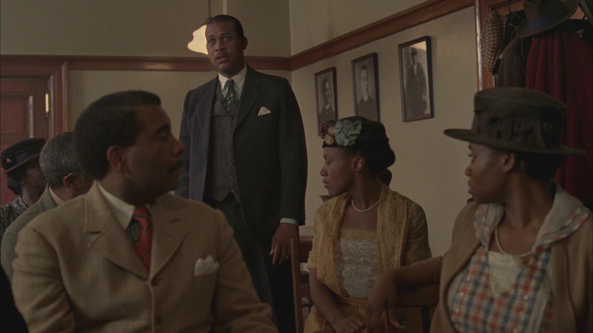 Boardwalk Empire Season 2 Episode 4 What Does The Bee Do?