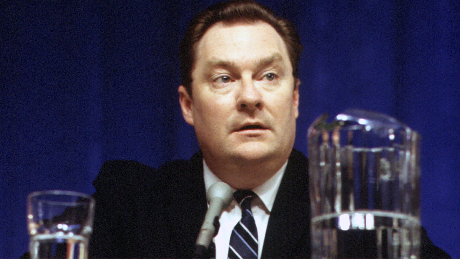 من الأرض إلى القمر - فروم ذي إيرث تو ذا مون الموسم 1 الحلقة 8 وي إنترابت ذيس بروغرام