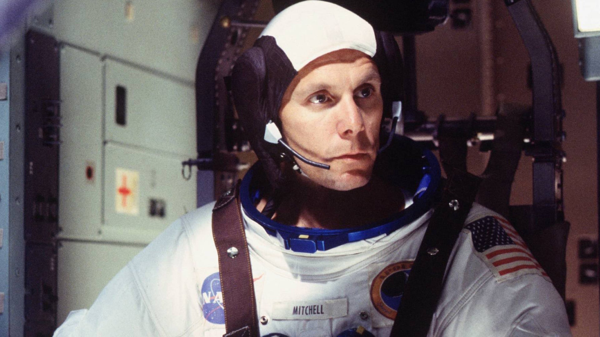 من الأرض إلى القمر - فروم ذي إيرث تو ذا مون الموسم 1 الحلقة 9 فور مايلز آند مايلز