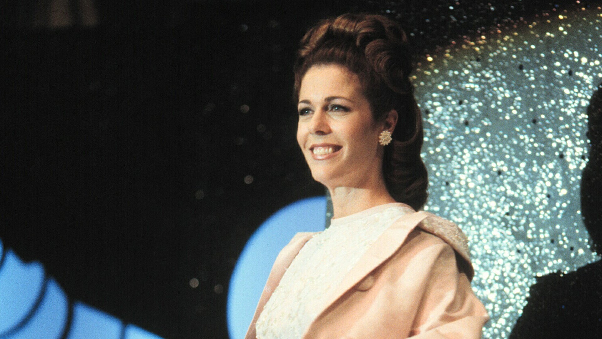 من الأرض إلى القمر - فروم ذي إيرث تو ذا مون الموسم 1 الحلقة 11 ذا أوريجينال وايفز كلوب