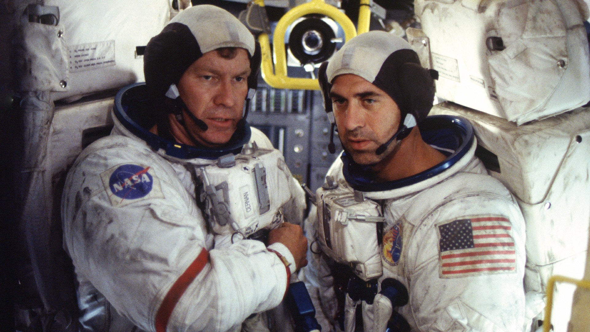 من الأرض إلى القمر - فروم ذي إيرث تو ذا مون الموسم 1 الحلقة 12 لو فوياج دان لا لون