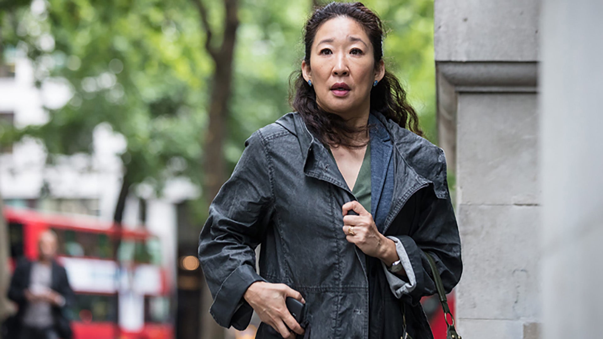 كيلينغ إيف الموسم 1 الحلقة 2 آيل ديل ويذ هيم لايتر