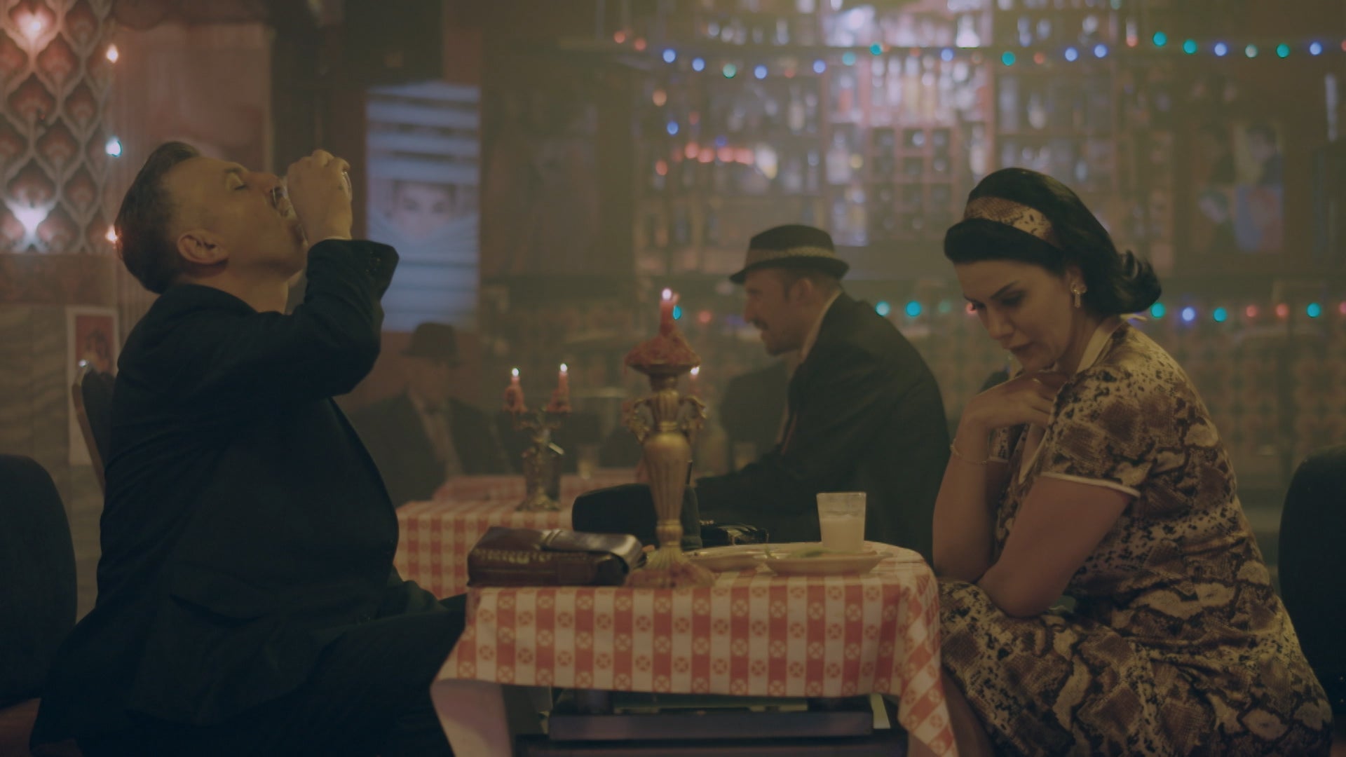 Share'a Chicago Season 1 Episode 16 Episode 16