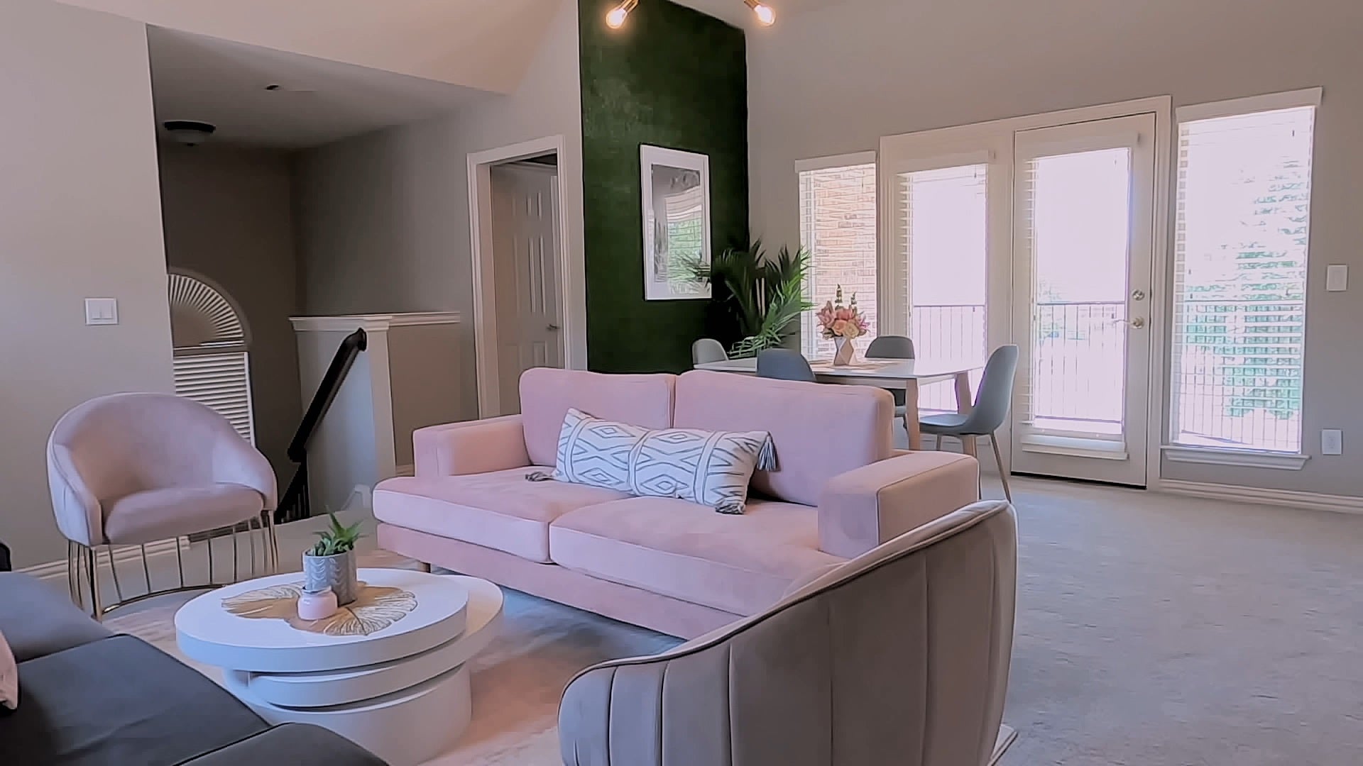 سارة أوف ذا غريد الموسم 1 الحلقة 7 سمول تاون ويلكوم