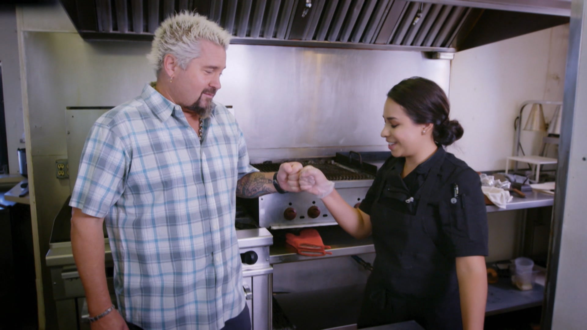 Watch Diners, Drive Ins And Dives on TV OSN Home Saudi Arabia