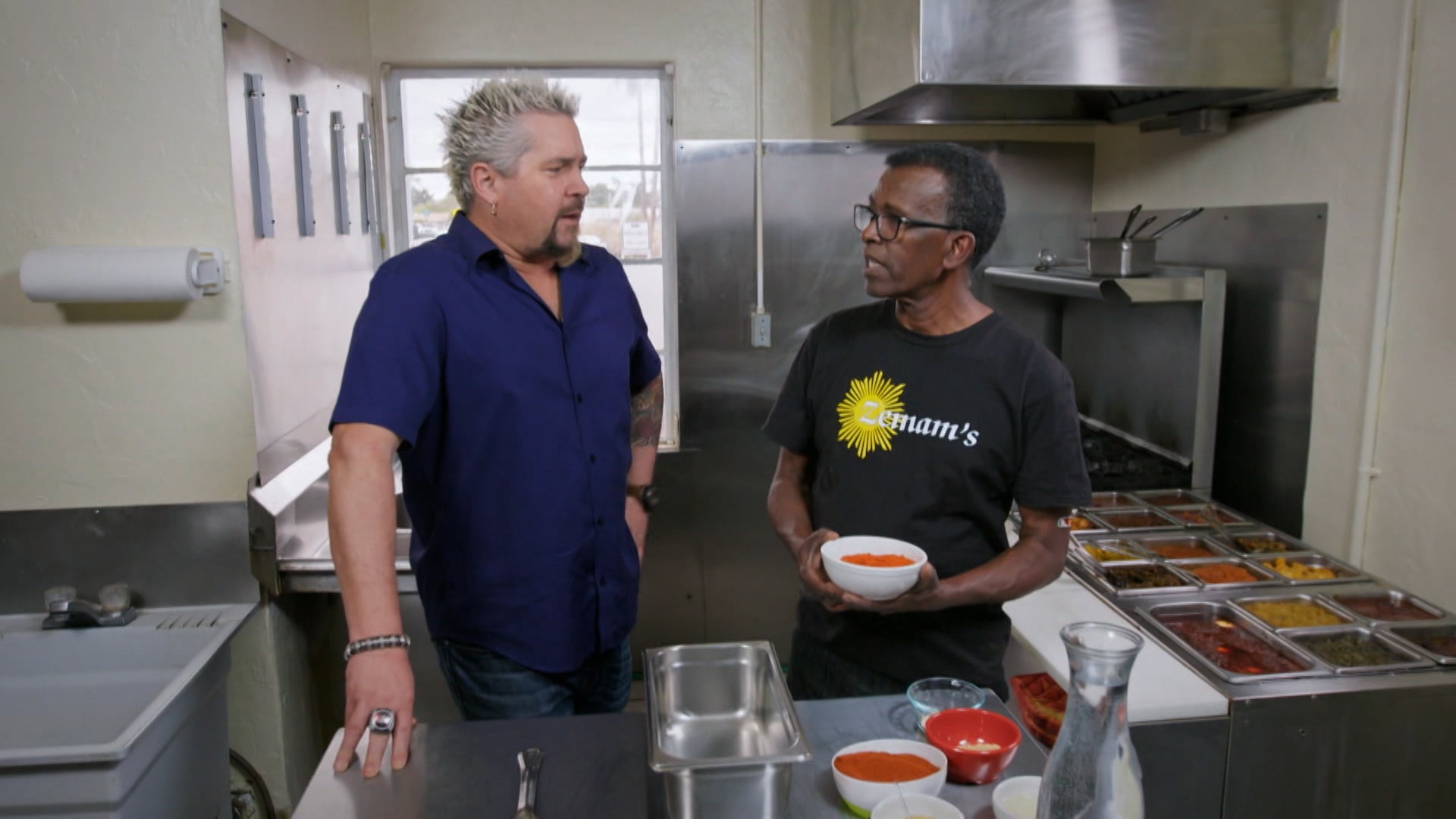 داينرز، درايف إنز آند دايفز الموسم 28 الحلقة 6 إنترناشونال إنتريغ