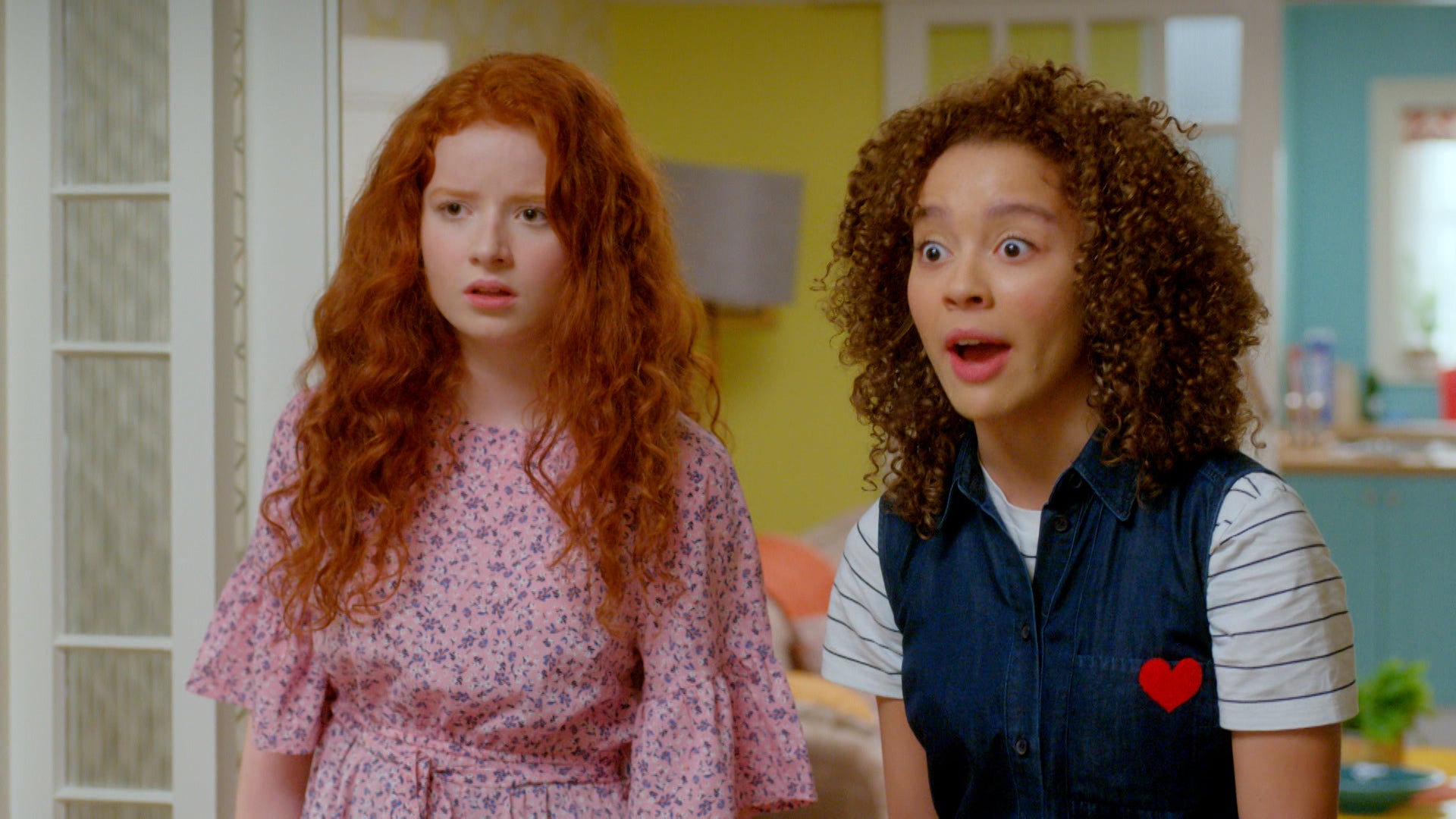 Goldie's Oldies Season 1 Episode 102 Game Of Phones