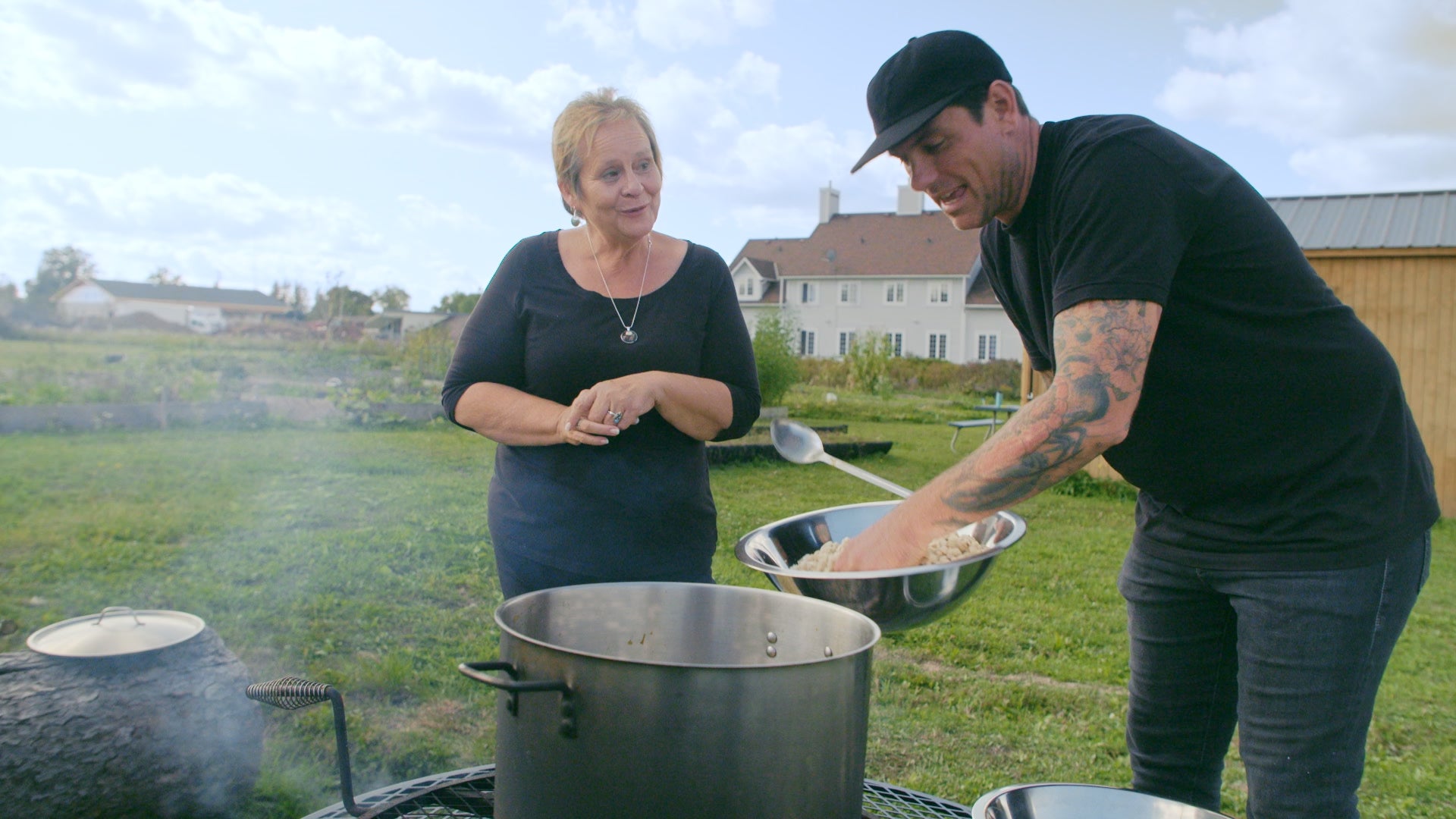 تشاك آند ذا فيرست بيبول كيتشن الموسم 1 الحلقة 9 سيكس نيشونز، أونت - سوب أوف ثري سيسترز