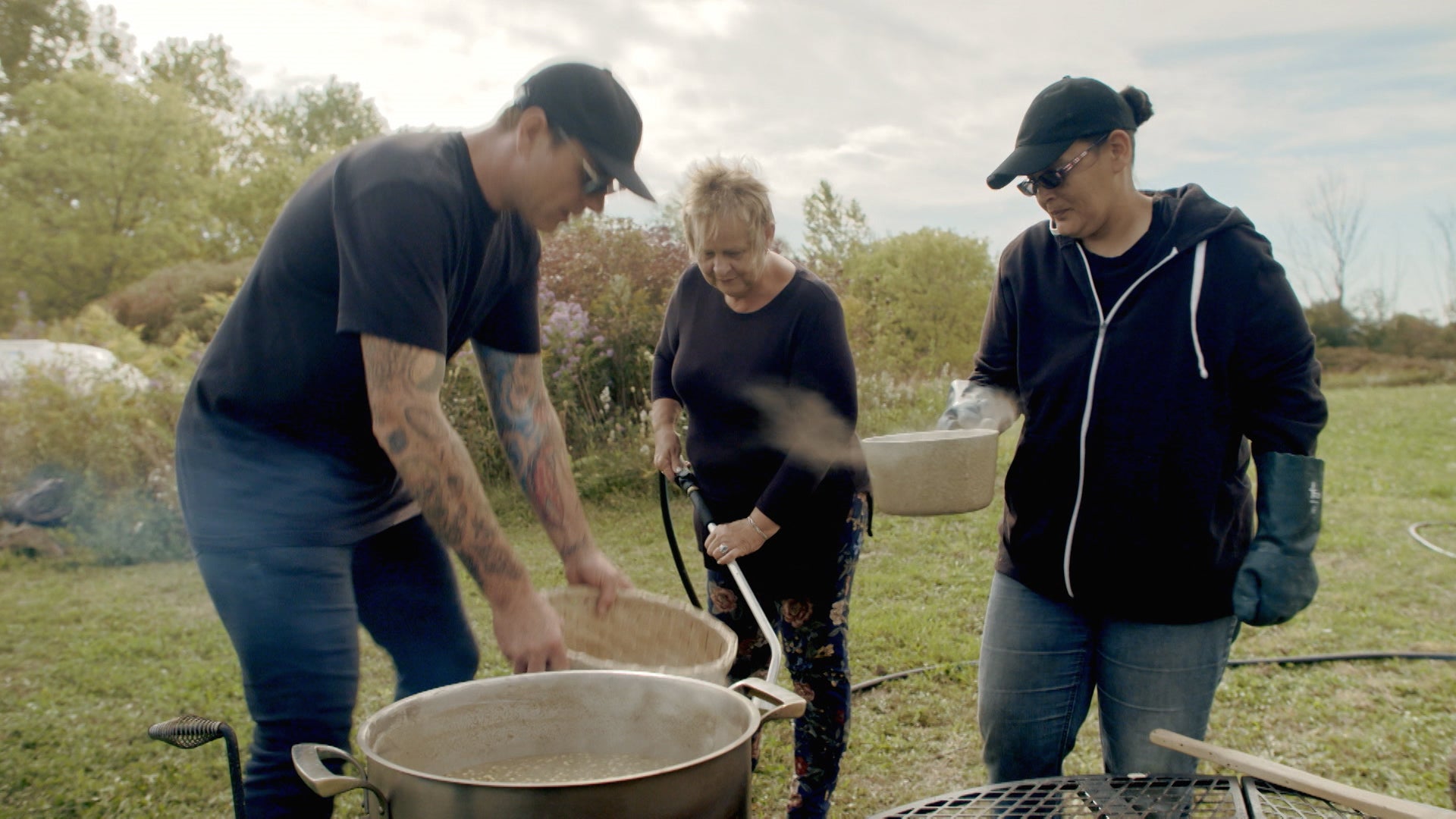 تشاك آند ذا فيرست بيبول كيتشن الموسم 1 الحلقة 10 ترونتو أونت - أربان إنديجينس كيتشن