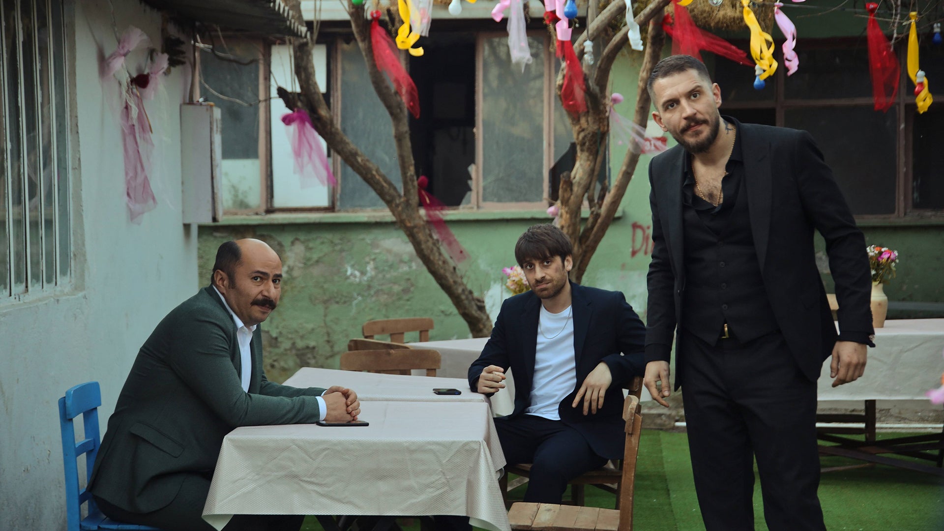 ثلاث قروش الموسم 1 الحلقة 65  نحن عديمو الجدوى - الجزء 2