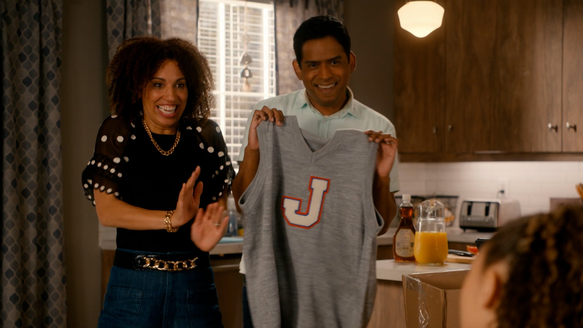 Overlord and the Underwoods Season 1 Episode 13 Overexposed