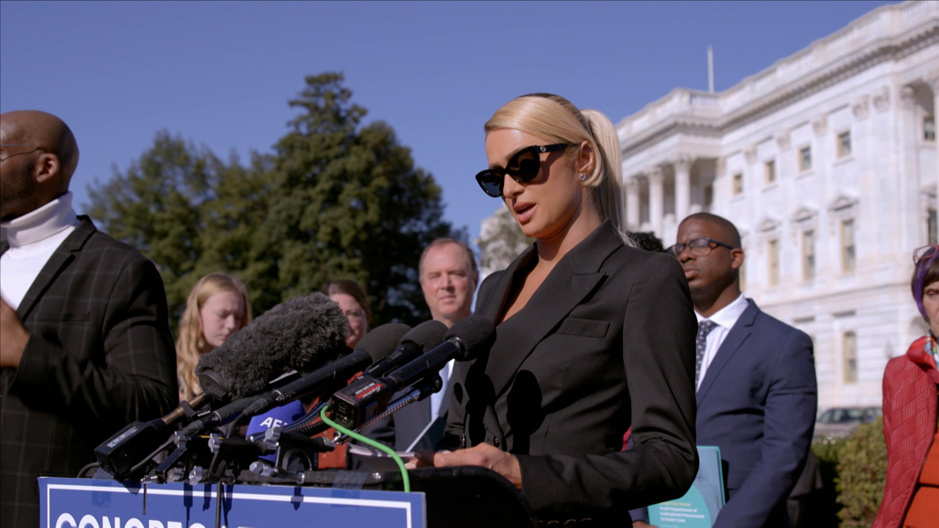 باريس إن لاف الموسم 1 الحلقة 11 مس هيلتون غوز تو واشنطن