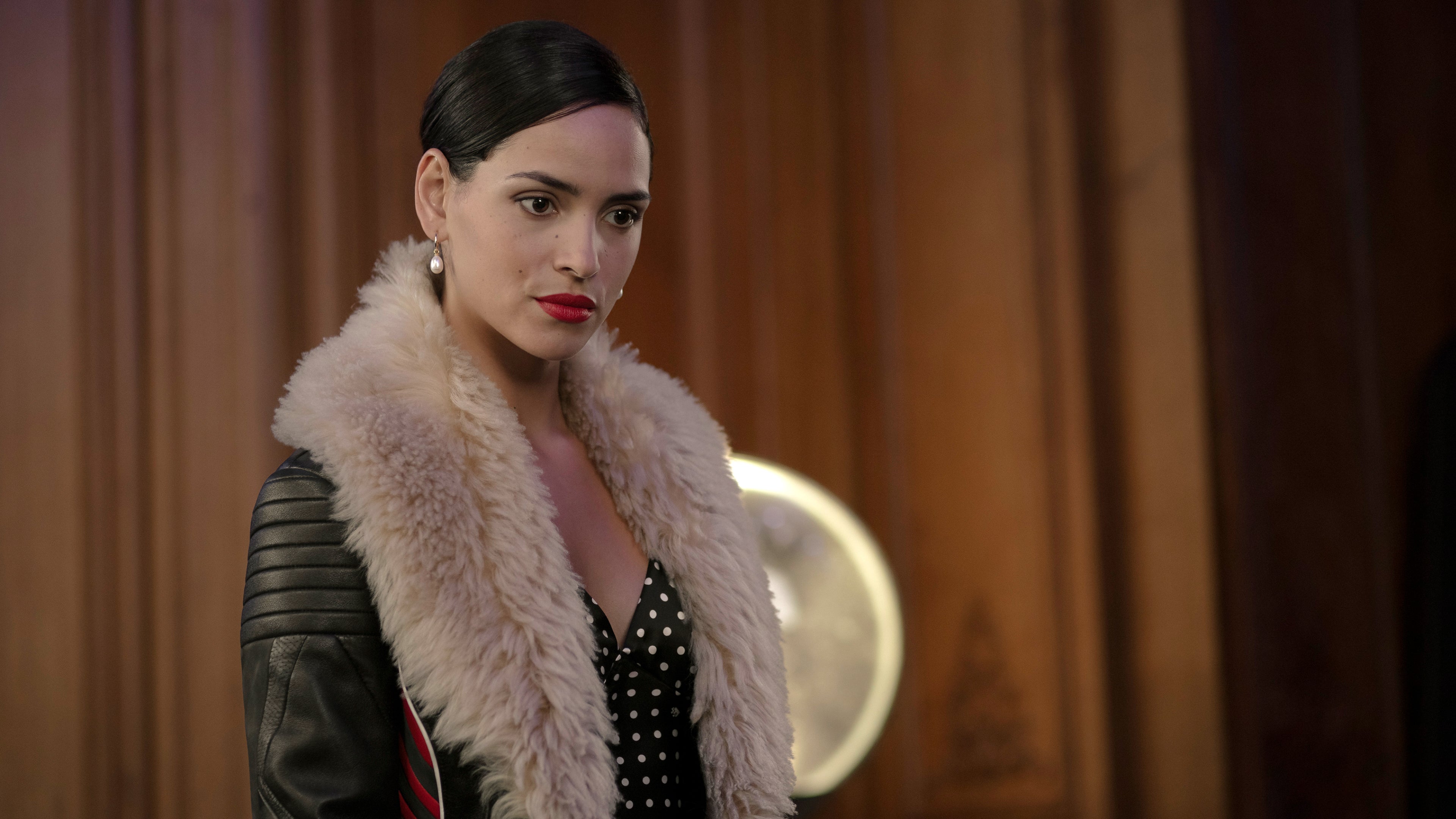 إرما فيب الموسم 1 الحلقة 1 ذا سيفريد هيد