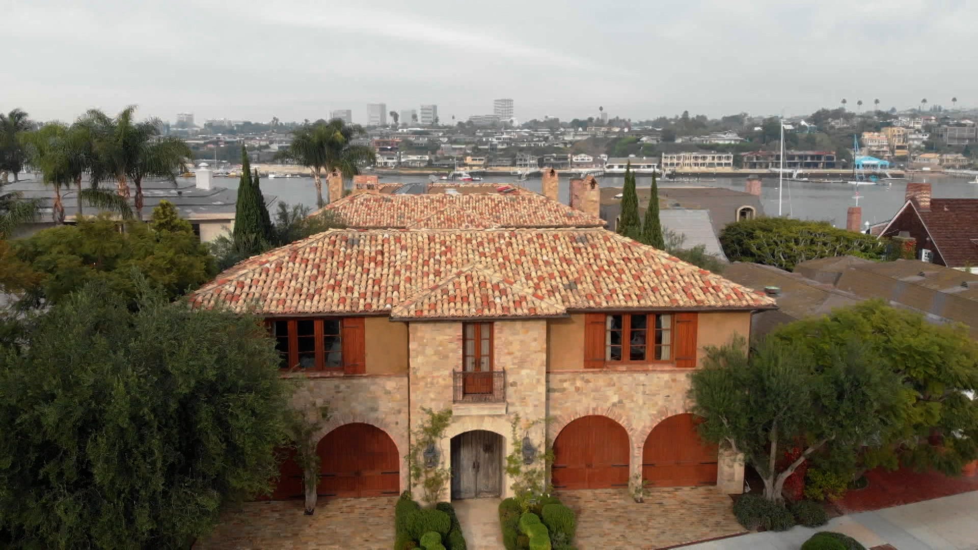 ليستينغ إمبوسيبل الموسم 1 الحلقة 3 ذا بيست كاسل إن ذا أورانج كاونتري