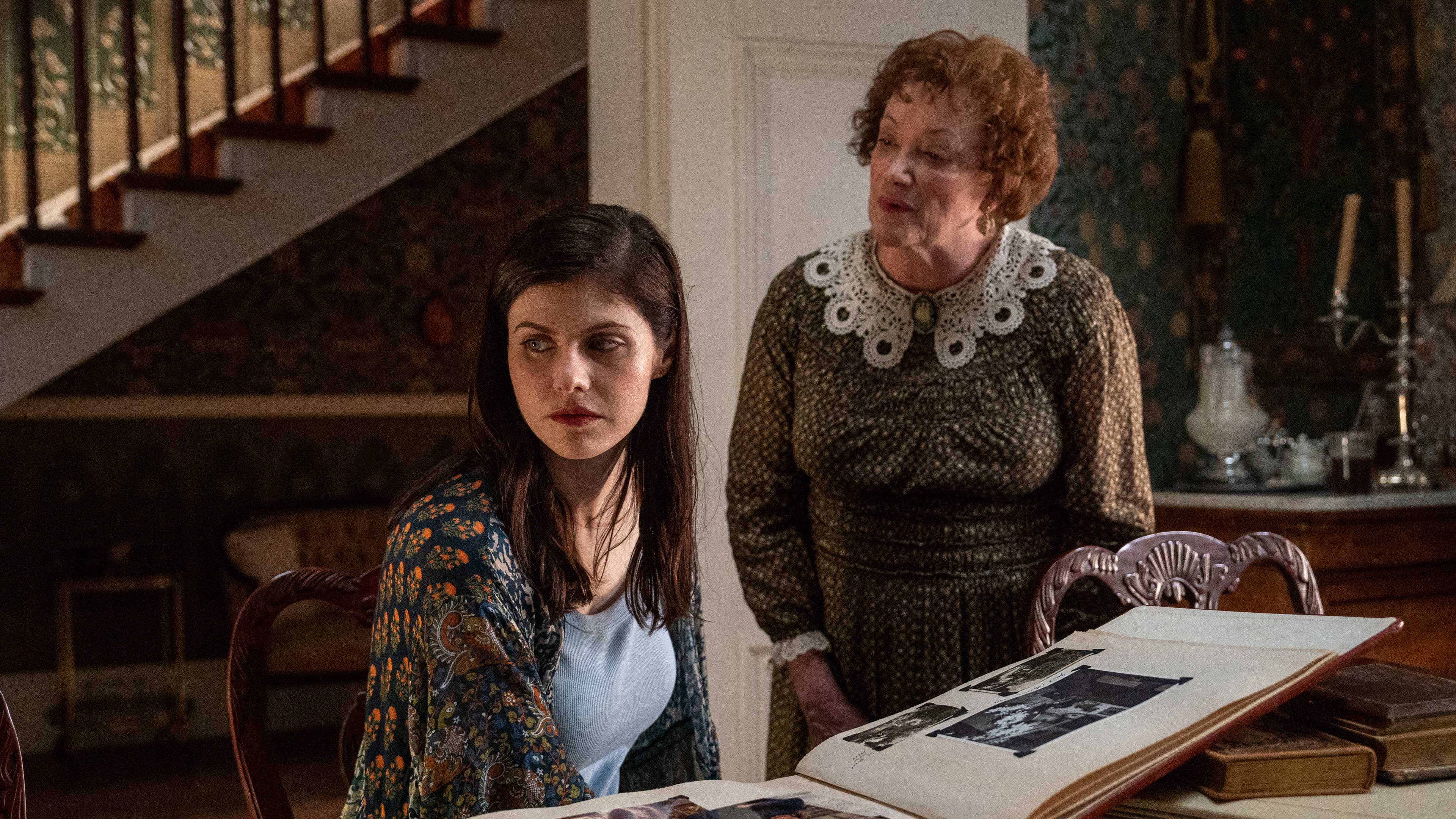 أن ريسيز مايفير ويتشيز الموسم 2 الحلقة 2 عشرة من السيوف