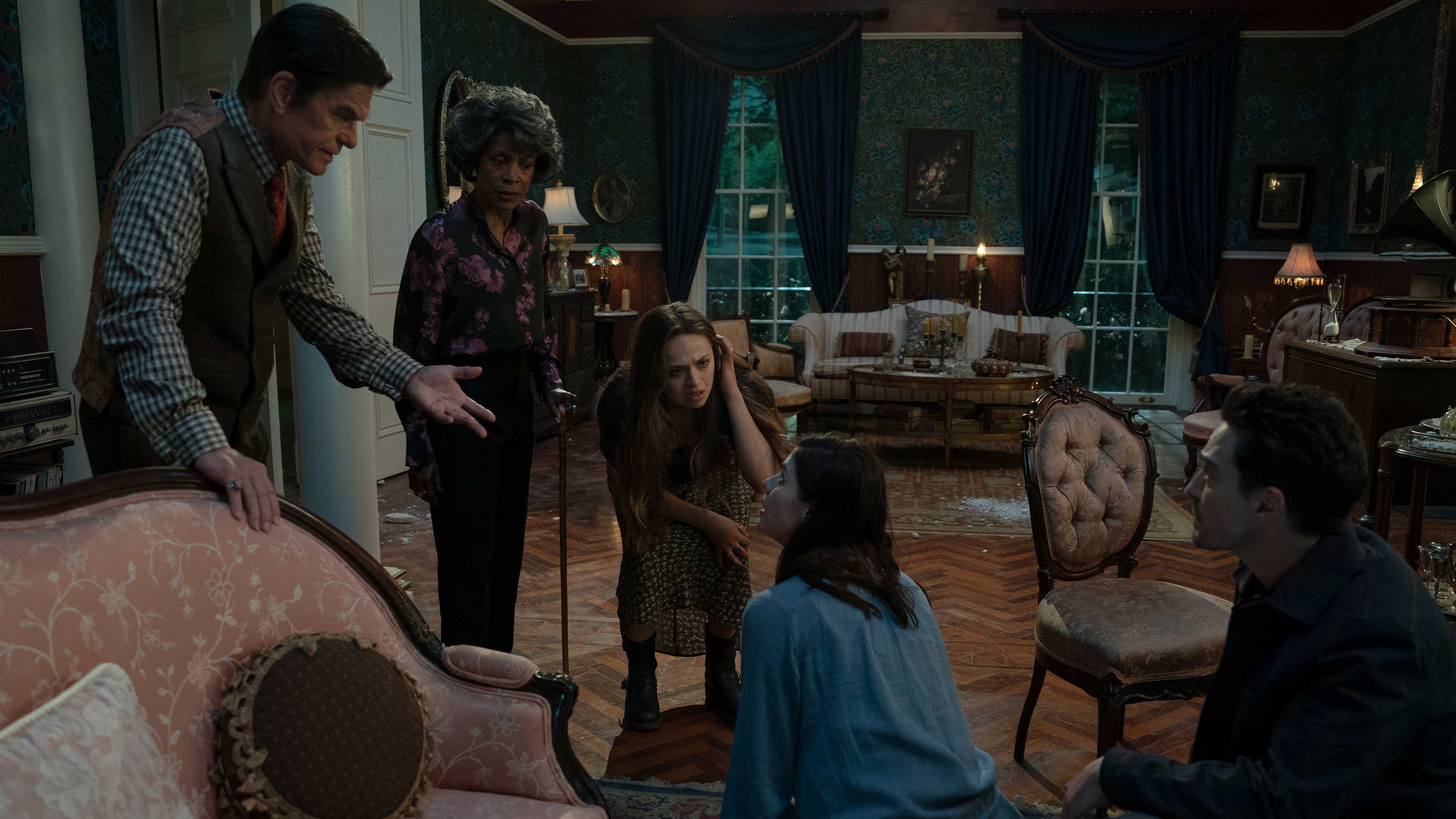 أن ريسيز مايفير ويتشيز الموسم 2 الحلقة 5 جوليان فيكتورلا