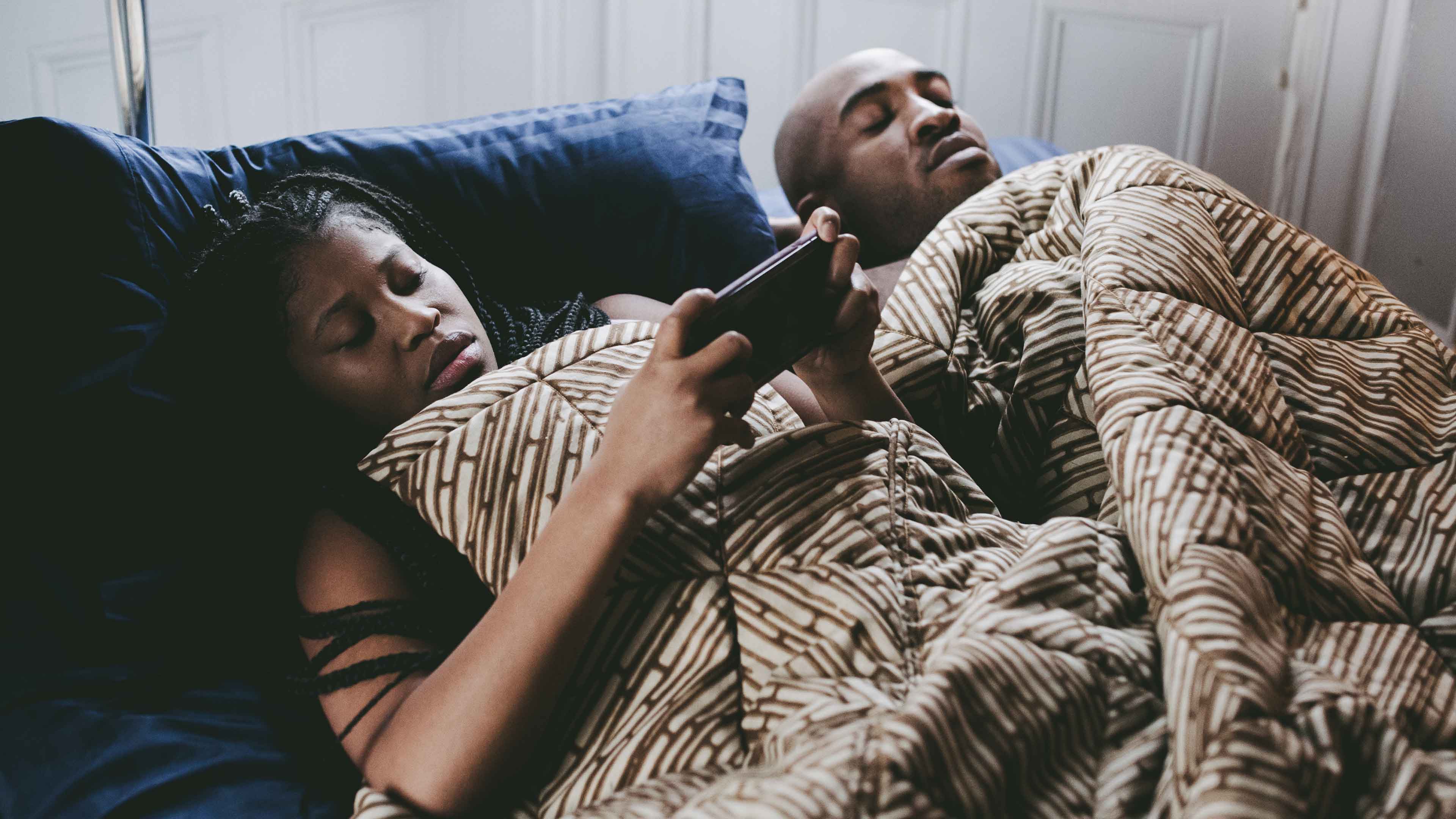 راندوم أكتس أوف فلاينيس الموسم 1 الحلقة 3 ذاي غوت سوم شت ذات ويل بلو أوت أور باك