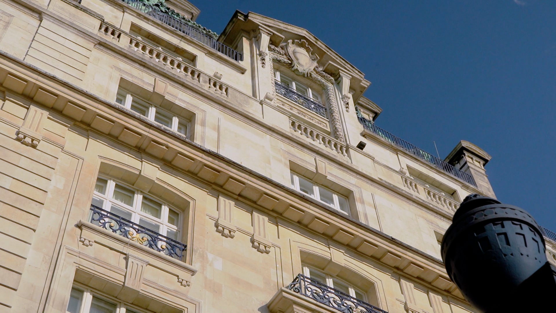 وورلدس غريتيست هوتيلز الموسم 1 الحلقة 6 ذا ريتز