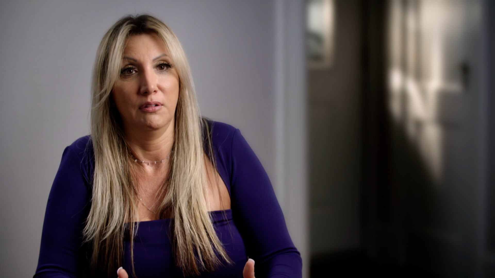 لاف، هونور، بتراي الموسم 1 الحلقة 1 أندر يور سكين