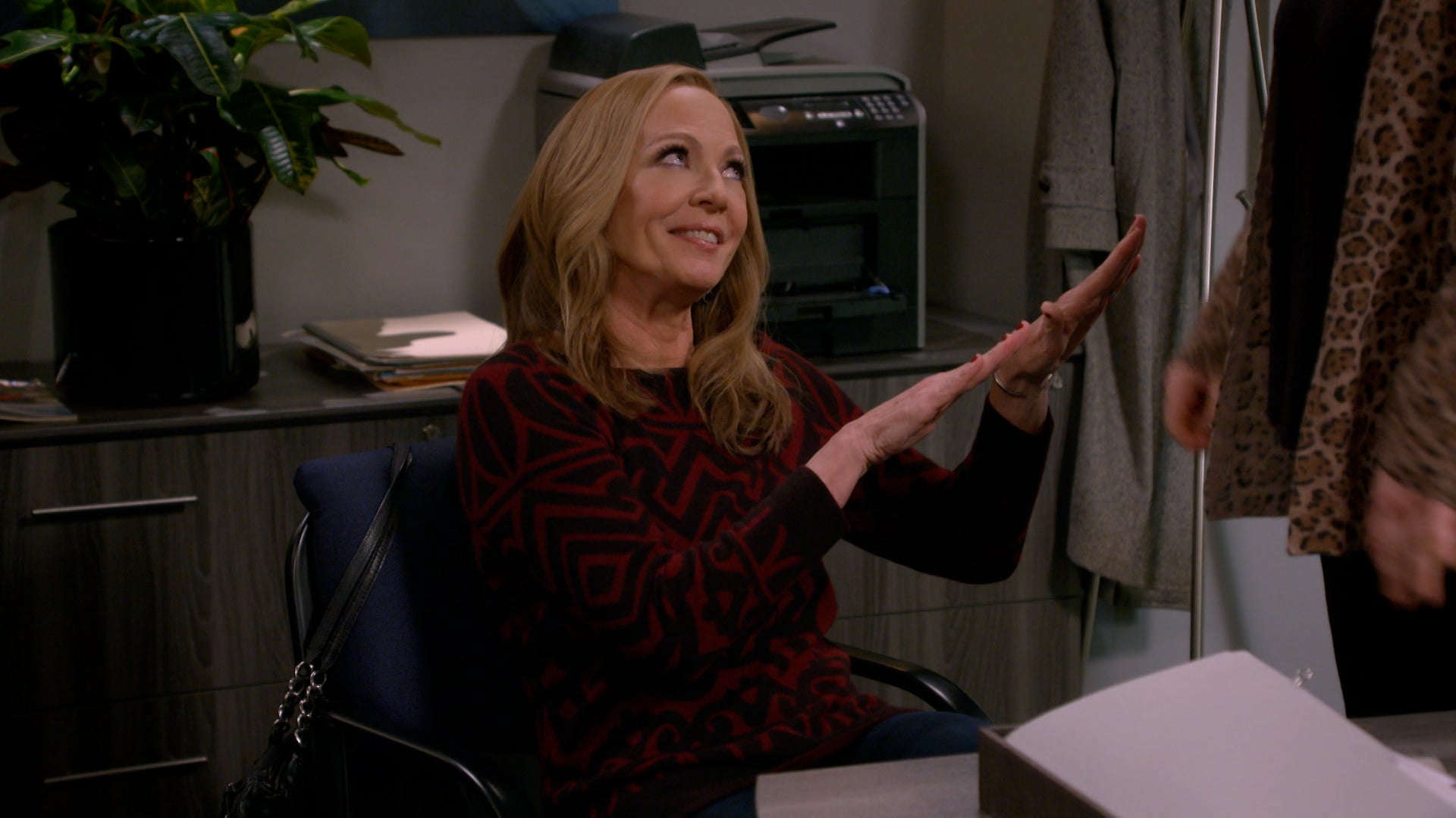 Mom Season 8 Episode 14 Endorphins and a Toasty Tushy