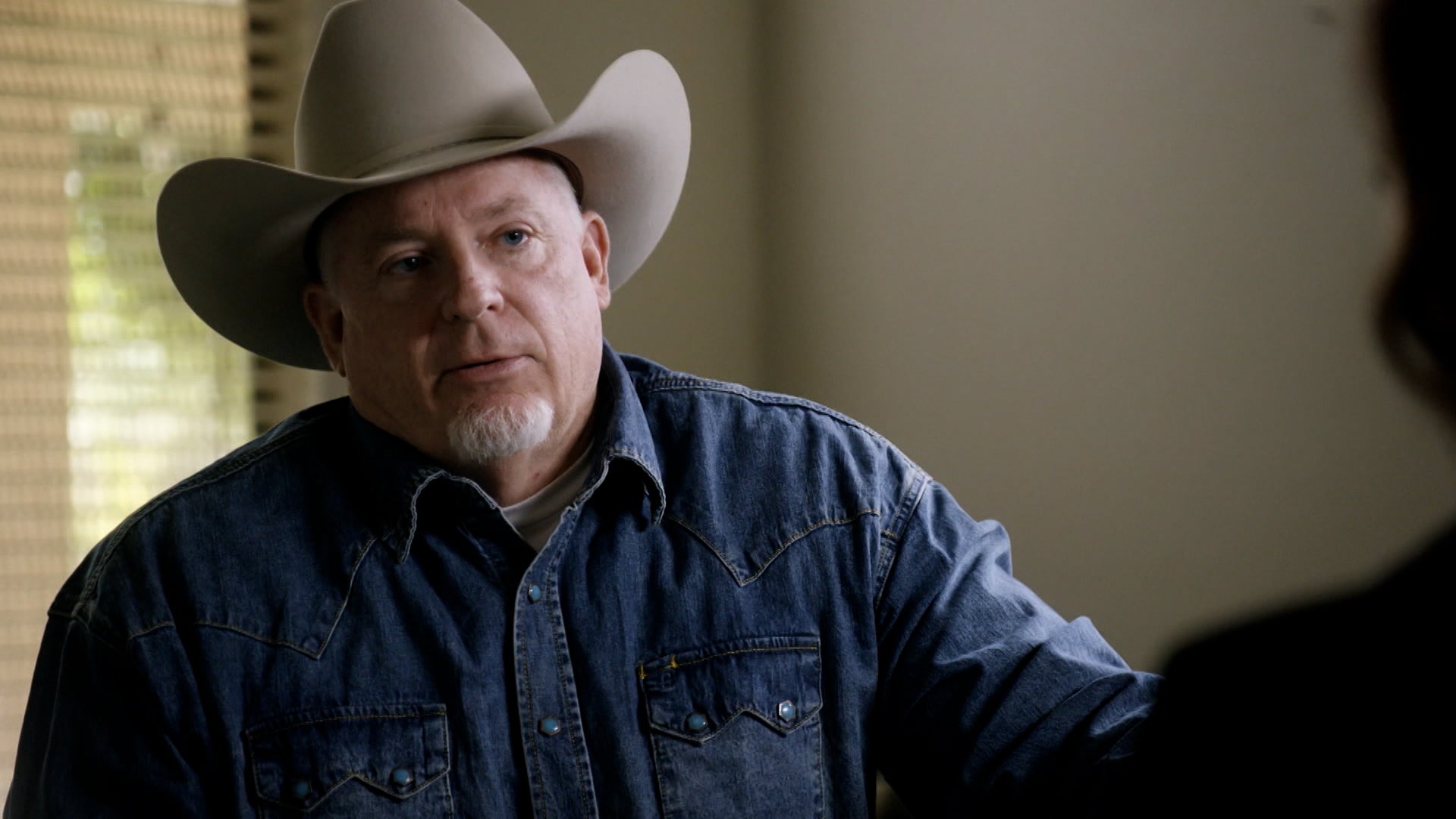 سيكرتس أوف بوليغامي الموسم 1 الحلقة 8 سيكريت ميليشيا