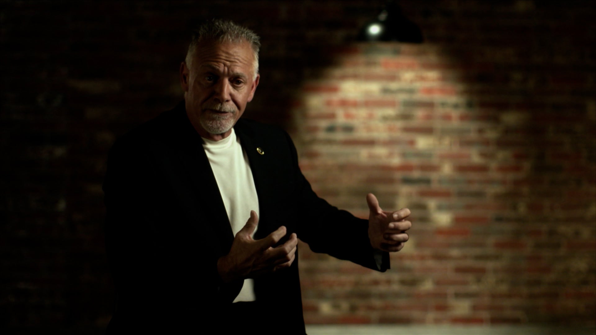 أندركوفر: كوت أون تيب الموسم 1 الحلقة 8 بيردز أند بريكس