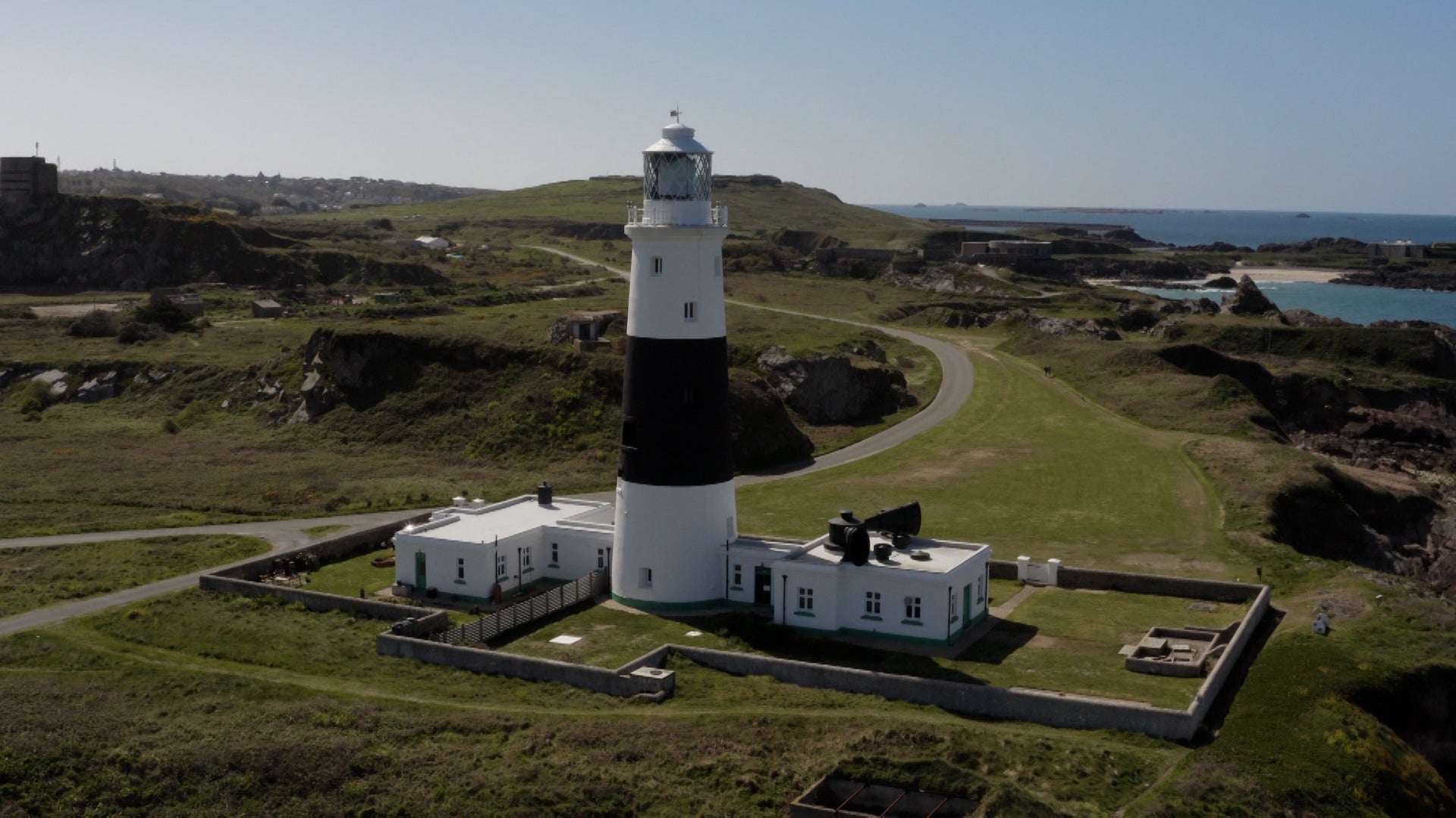 هيتلرز بريتيش أيلاند الموسم 1 الحلقة 2 الجزء 2