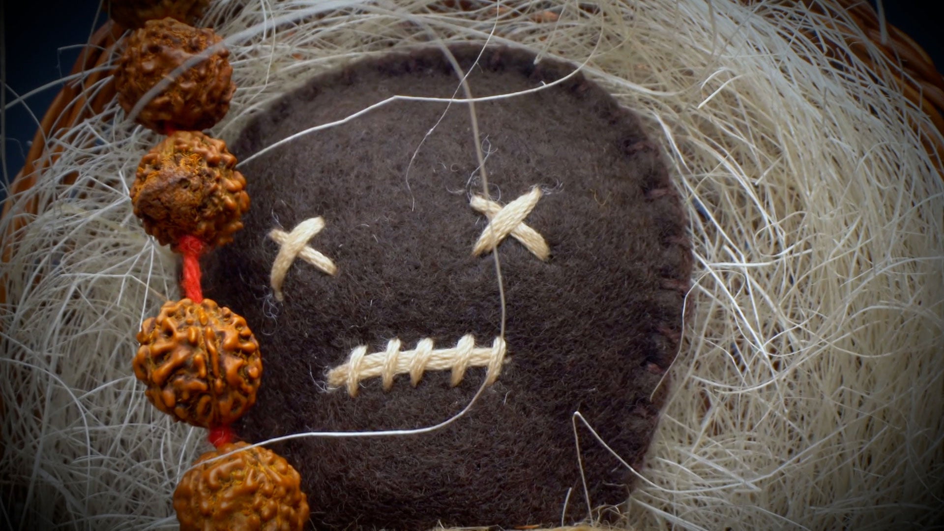 هولي مارفلز ويذ دينيس كويد الموسم 2 الحلقة 3 العين بالعين