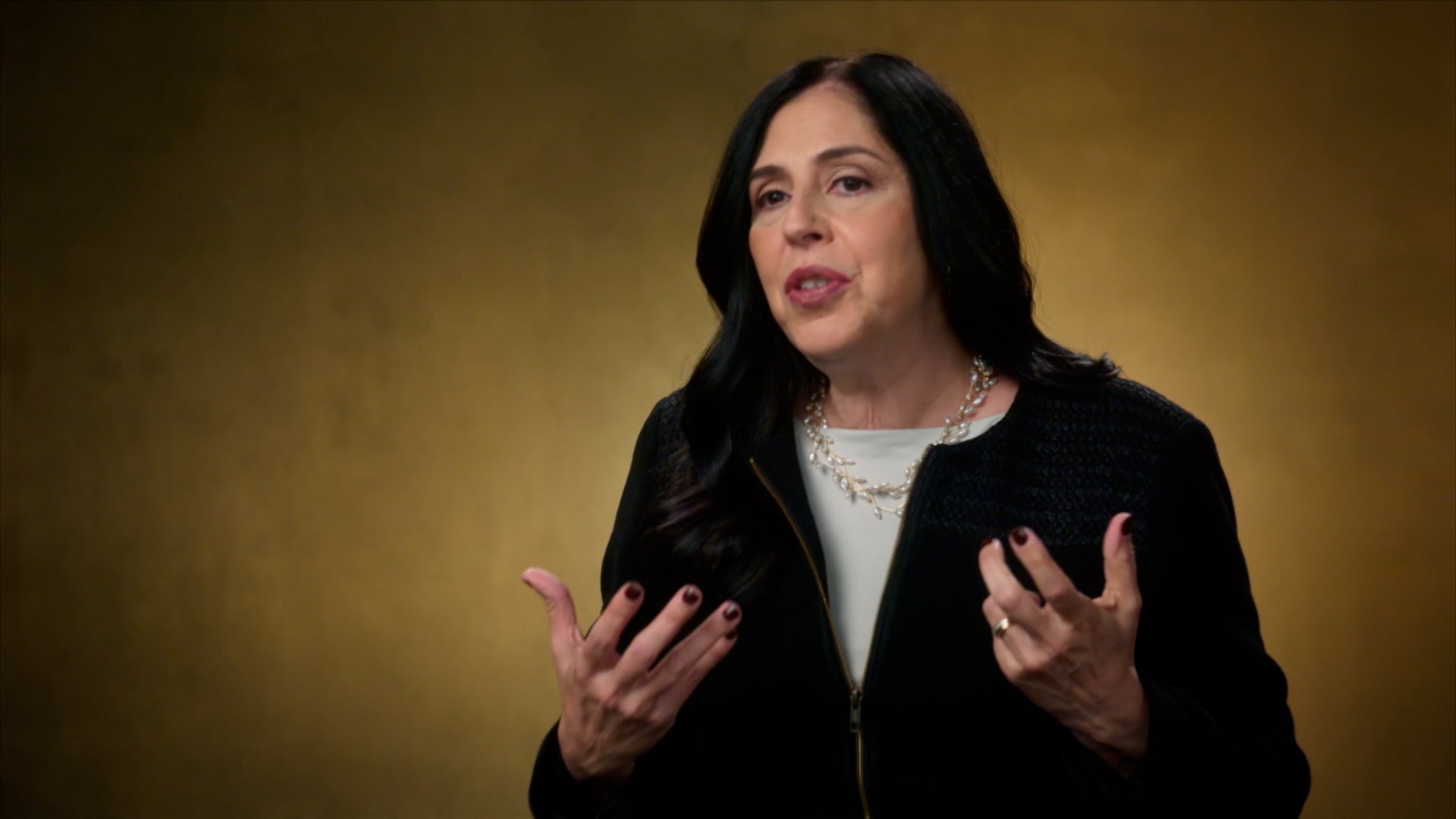 هولي مارفلز ويذ دينيس كويد الموسم 2 الحلقة 4 وحوش طليقة