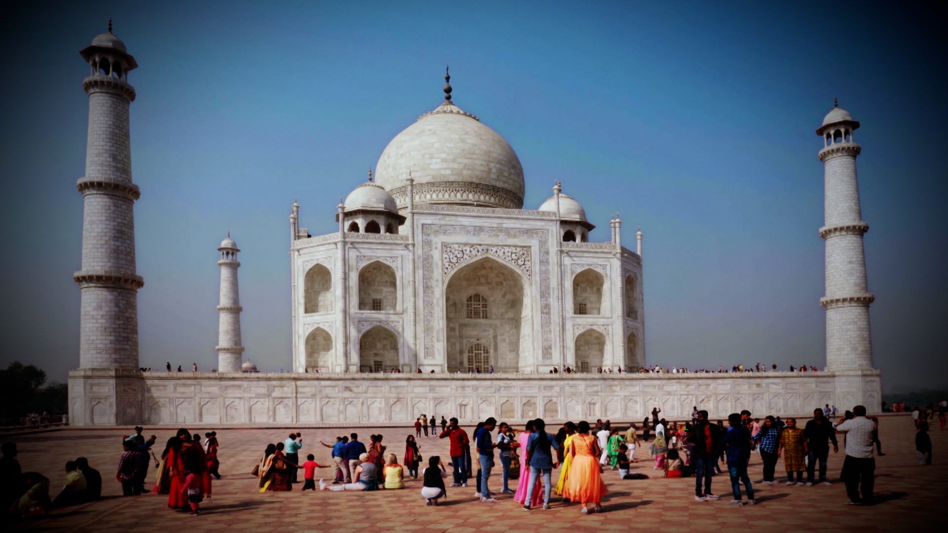 هولي مارفلز ويذ دينيس كويد الموسم 2 الحلقة 9 مراسم وداع مقدسة