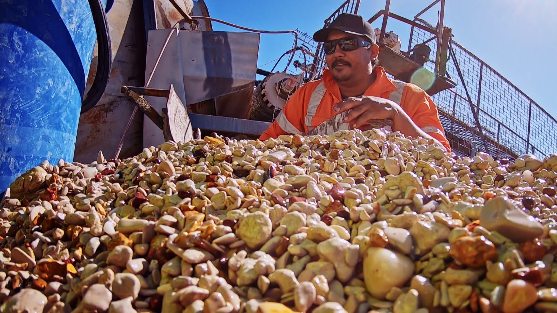 Outback Opal Hunters Season 7 Episode 6 Boggered