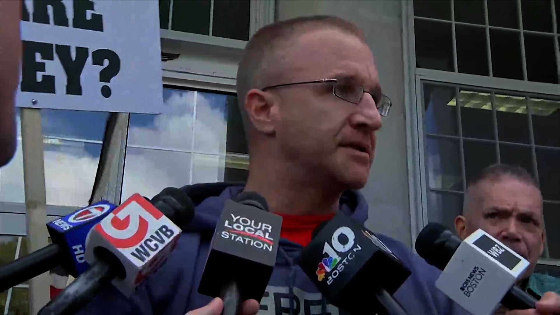 إيه بودي إن ذا سنو: ذا ترايل أوف كارين ريد الموسم 1 الحلقة 4 مدينة منقسمة