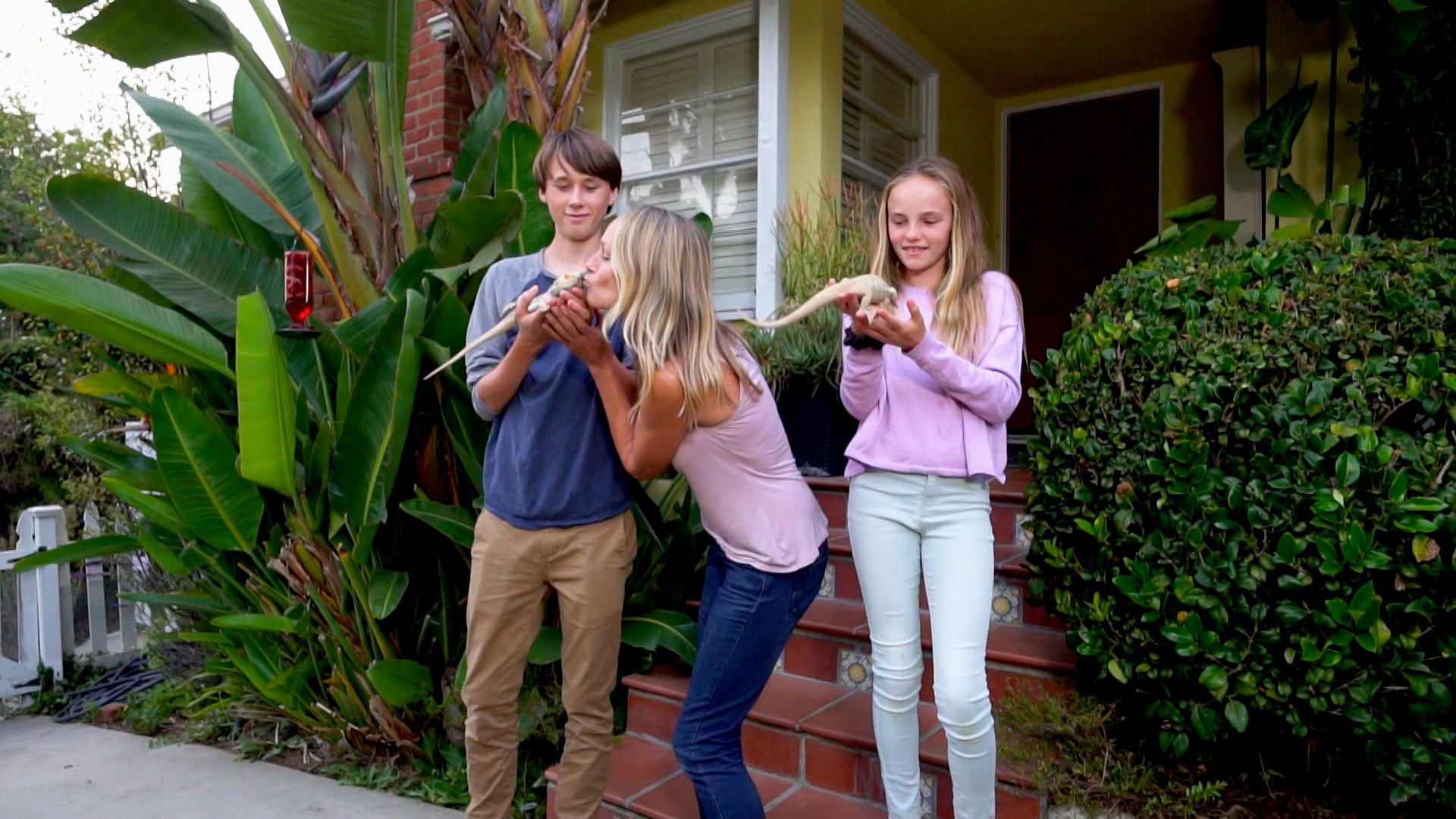 Animal Cribs Season 2 Episode 9 Dragons' Den