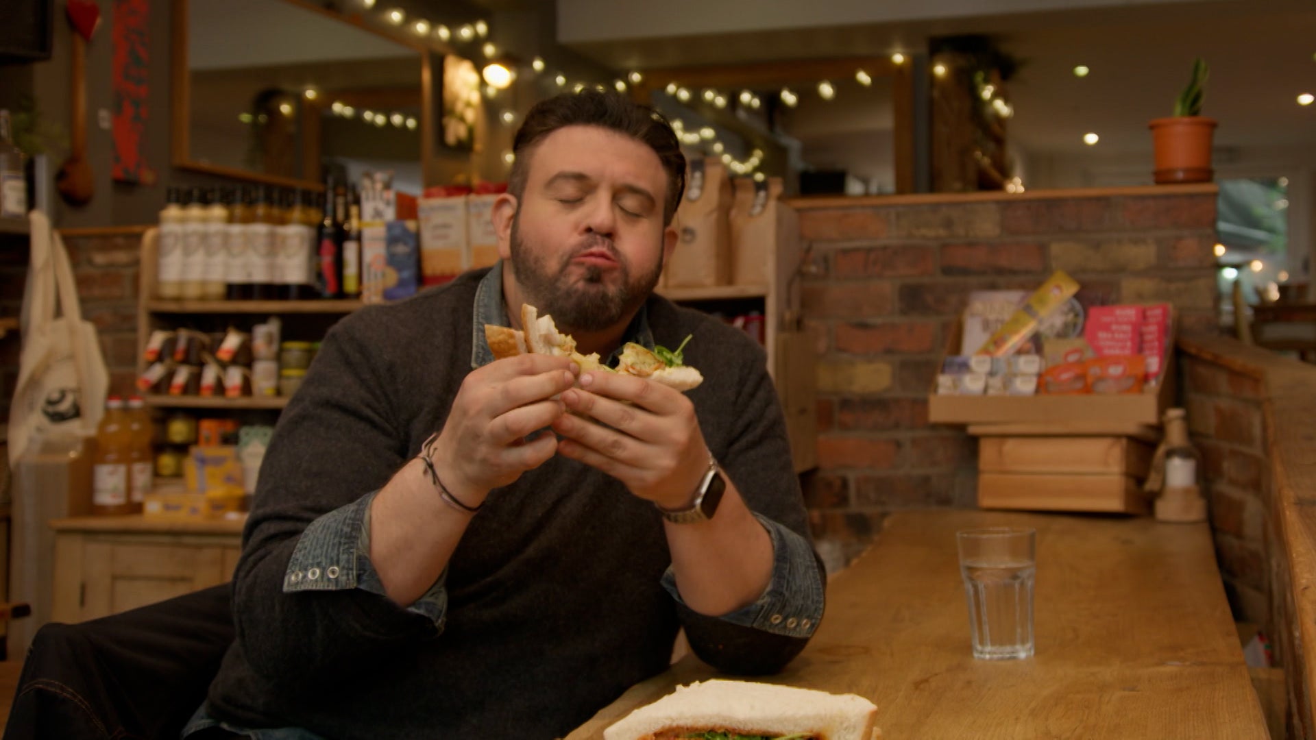 Adam Richman Eats Britain Season 1 Episode 6 Glamorgan Sausage