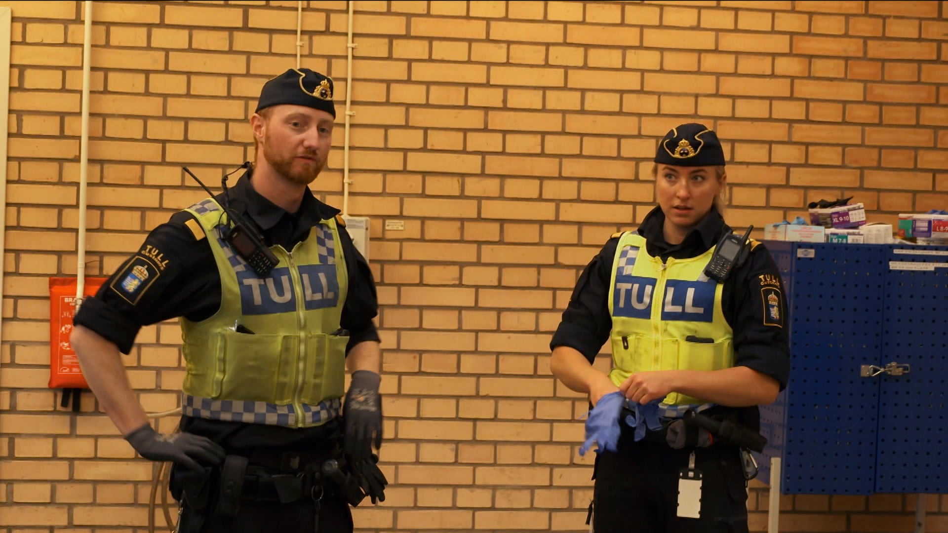 بوردر كنترول: سويدن الموسم 1 الحلقة 2 التخلص من الملابس